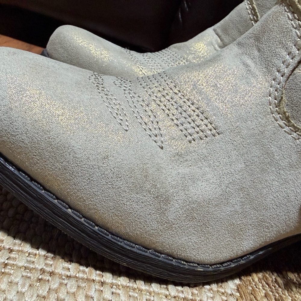 BIG BUDDHA Cowgirl Cowboy Gold shimmer Ankle Boots, BNWT Size 8 - Picture 4 of 14